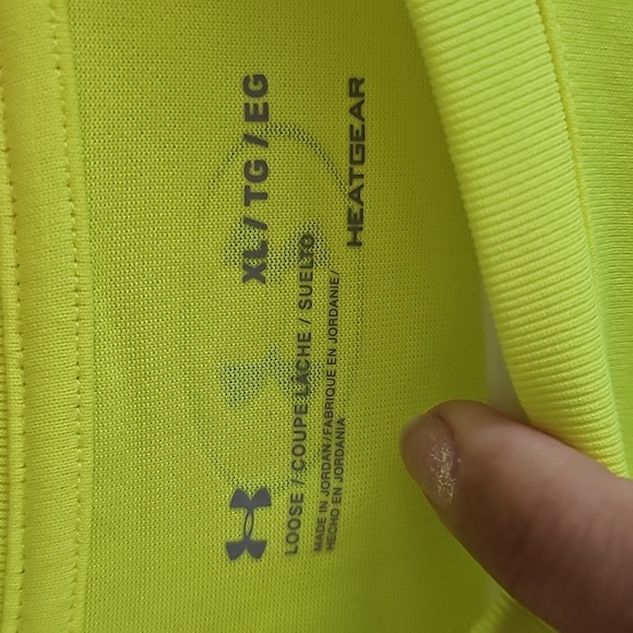 Under Armour womens NWOTS xlg Loose Fit neon yellow top. - Picture 7 of 8